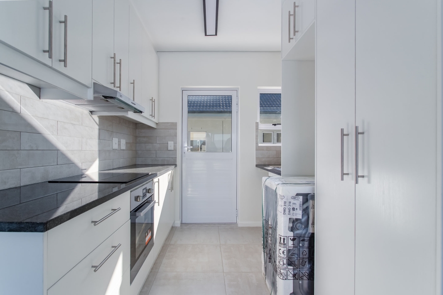 To Let 2 Bedroom Property for Rent in Honeydew Country Estate Western Cape